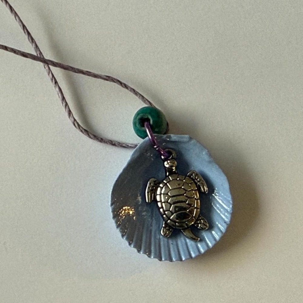 Handmade sea‎ turtle seashell design charm necklace 18" on hemp like cord